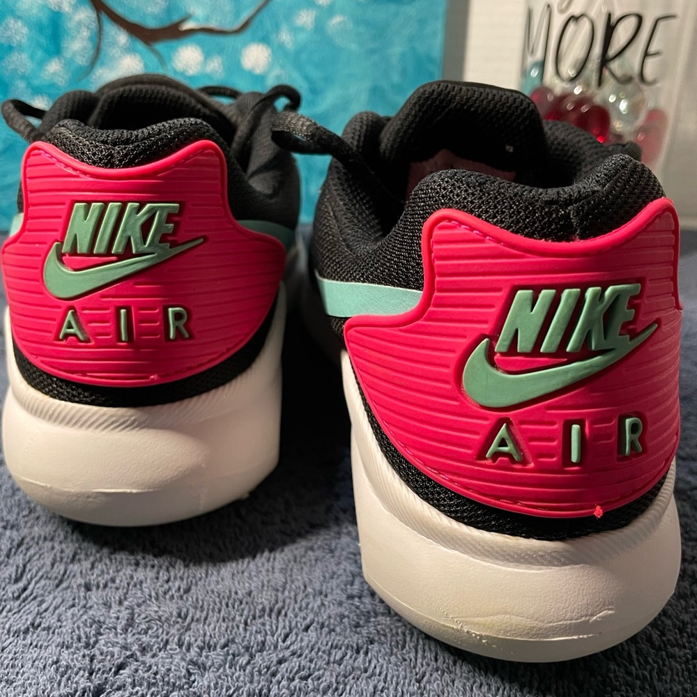 Nike Air Max Oketo sneakers in a black aurora green, and pink colorway size 9.5 - Picture 4 of 9